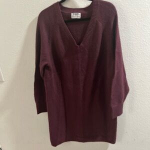 Old Navy Women’s Wine Color V Neck Sweater Dress

Size L
NWT